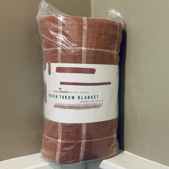 NWT 60x50in. LITTLE KORBOOSE Woven Throw Blanket In “RUST” - Picture 6 of 6